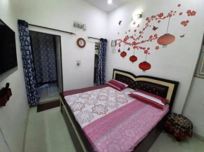 Sleek City Retreat with Kitchen l Near Airport